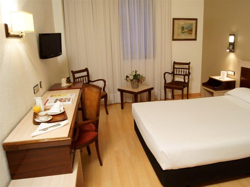 B&B Hotel Zaragoza Royal חדר תמונה