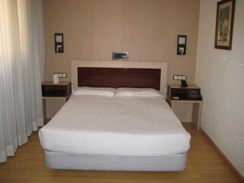 B&B Hotel Zaragoza Royal חדר תמונה